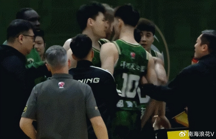 同曦队内讧爆发 两大主力冲突致惨败