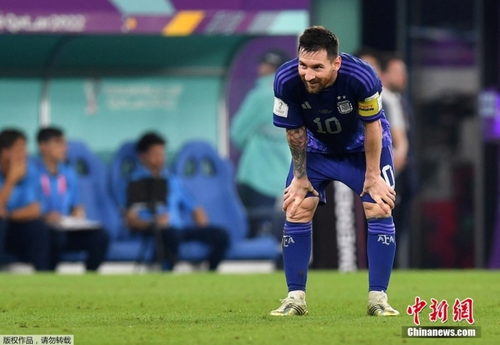 梅西罚失点球仍率阿根廷力克波兰晋级淘汰赛
