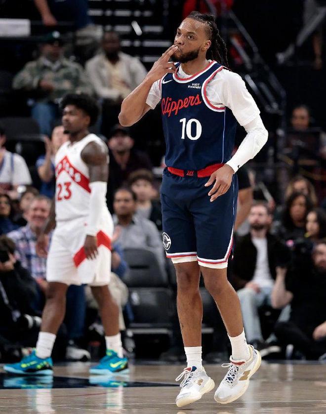 快船三巨头合砍74分横扫猛龙刷新纪录