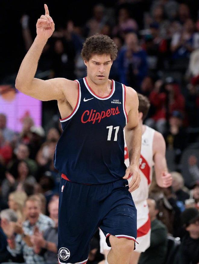 快船三巨头合砍74分横扫猛龙刷新纪录