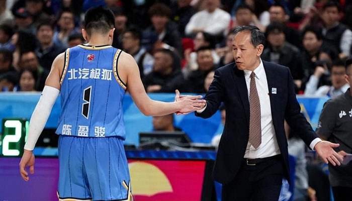 北京队暴露出防守漏洞与外援矛盾 比赛中斯佩尔