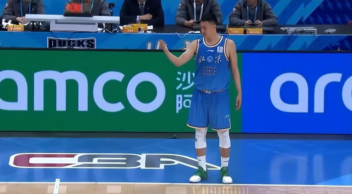 北京队暴露出防守漏洞与外援矛盾 比赛中斯佩尔