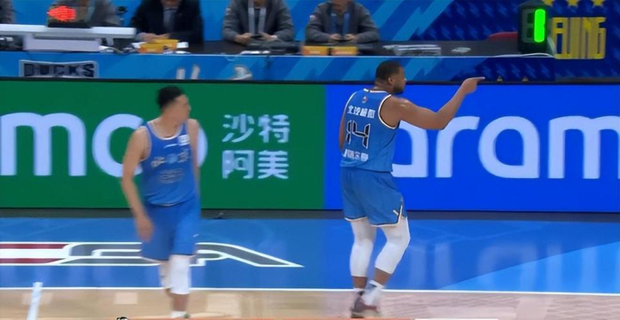 北京队暴露出防守漏洞与外援矛盾 比赛中斯佩尔