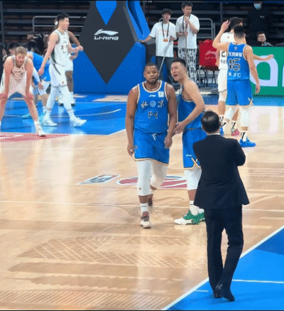 北京队暴露出防守漏洞与外援矛盾 比赛中斯佩尔