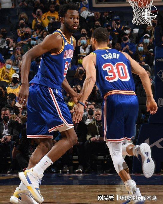 金州勇士客场逆转布鲁克林篮网，吉-桑托斯爆发
