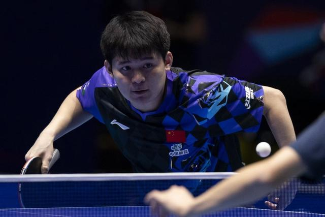 中国男乒3比0胜澳队晋级16强 马龙许昕场边助阵