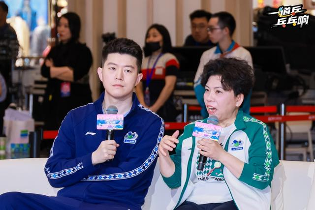 中国男乒3比0胜澳队晋级16强 马龙许昕场边助阵